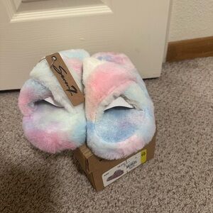 Savvy7 Multicolor Fuzzy Slippers